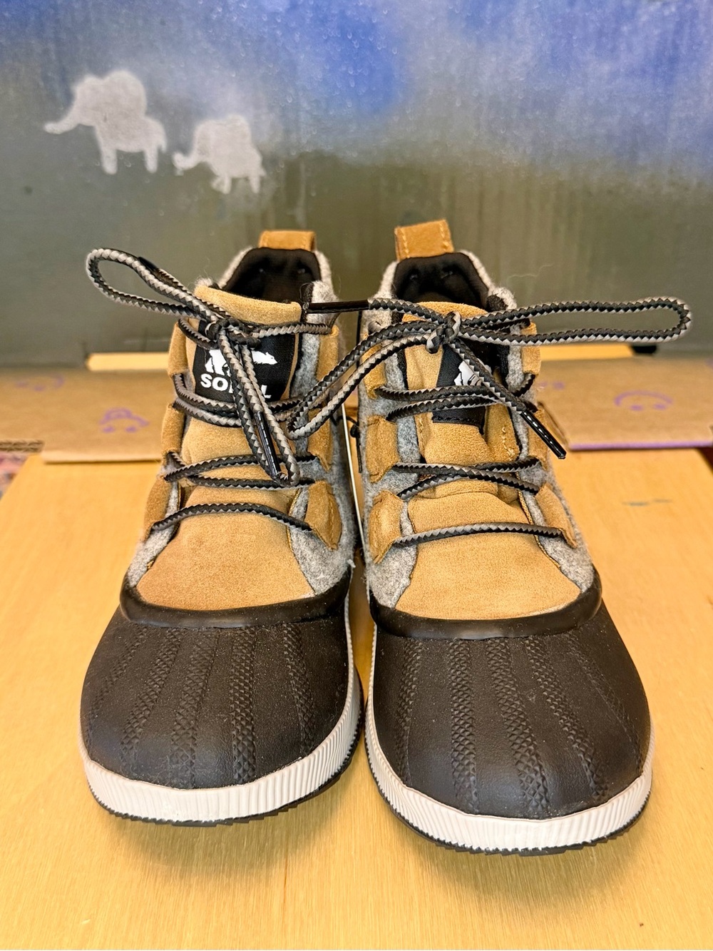 Sorel Women’s Tan and Black Out N About Lace Up Boots with Gray Accents Size 5
